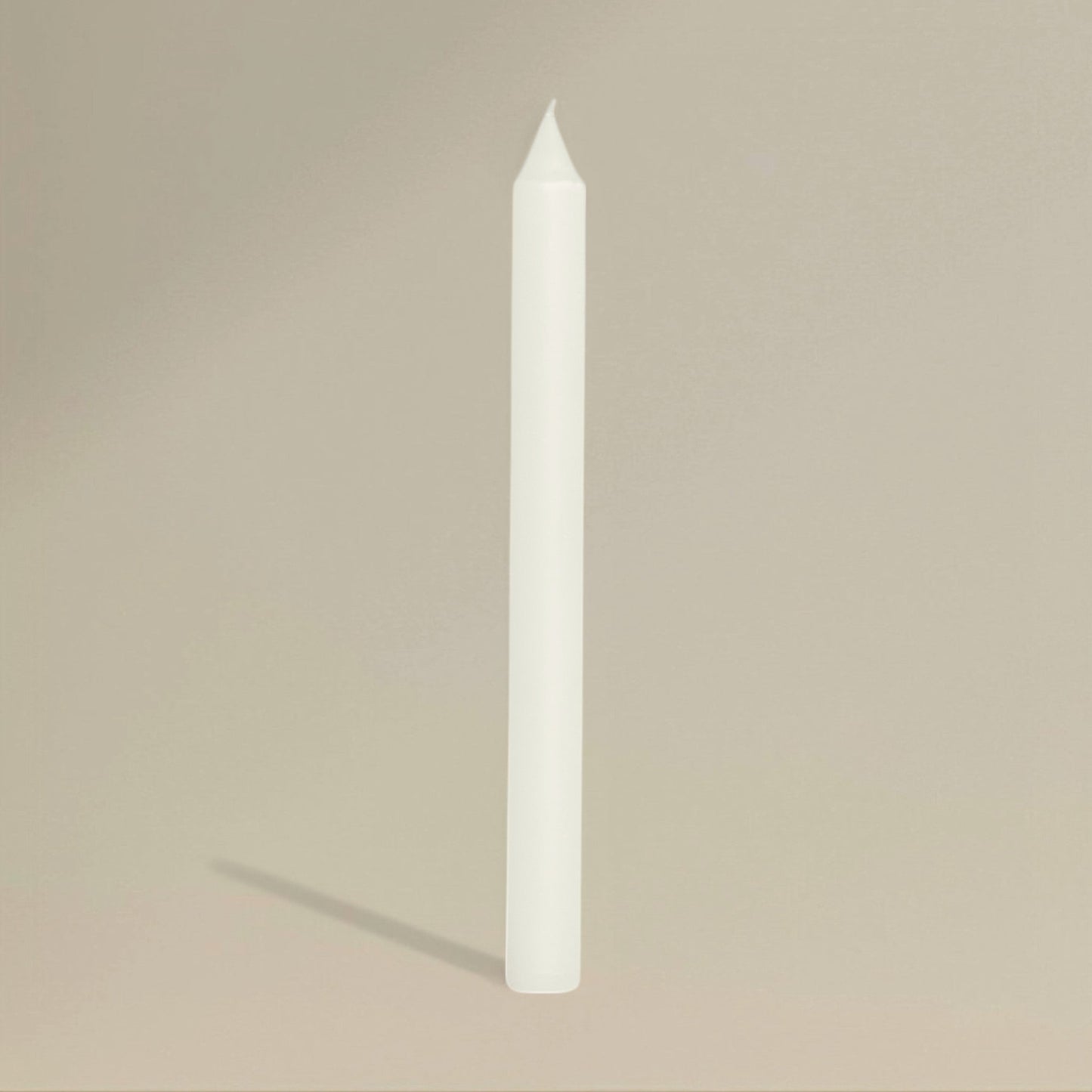 White dining candle 21x300mm with modern cylindrical shape and fluted top